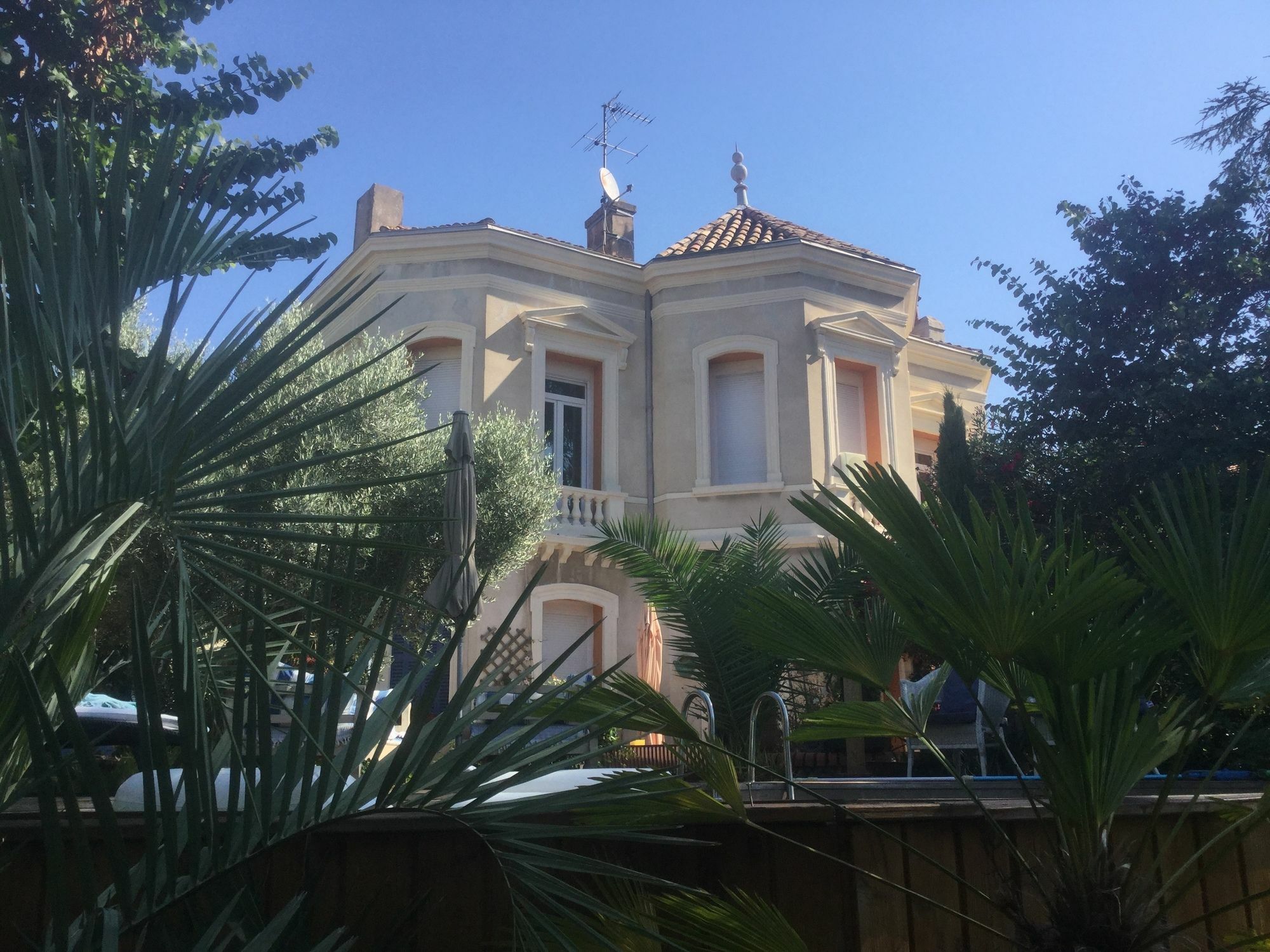 Hotel A L'Ombre Du Cedre Hyères Exterior foto