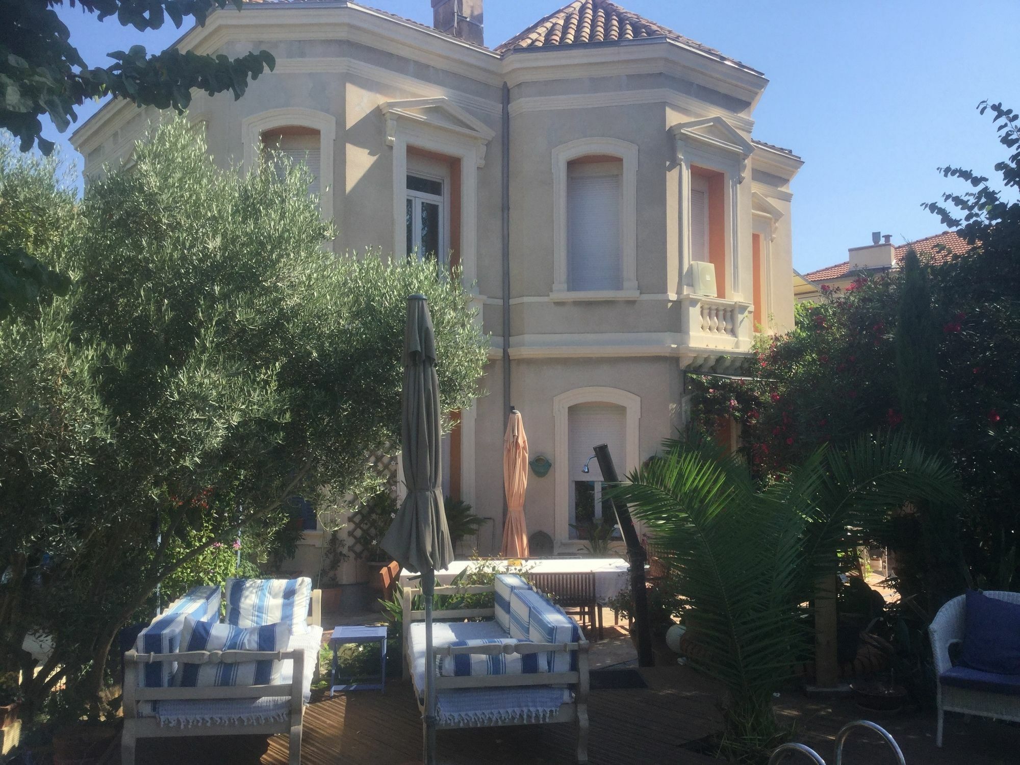 Hotel A L'Ombre Du Cedre Hyères Exterior foto